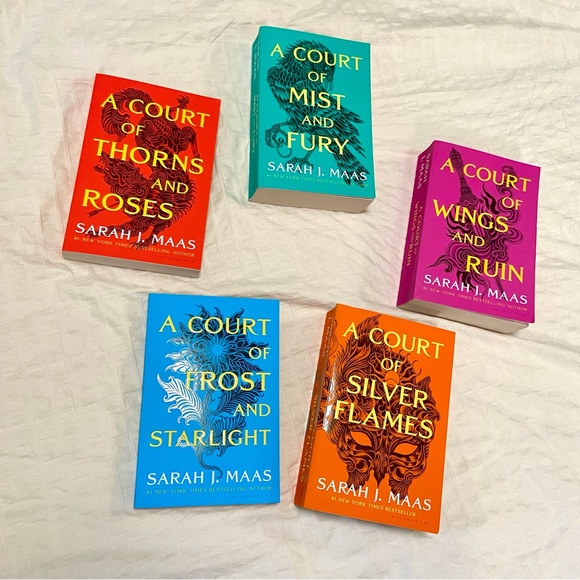 A Court of Thorns and Roses Paperback Box Set - Picture 1 of 3